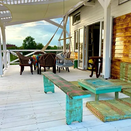 Arty House With Huge Terrace At Lake Balaton בית נופש