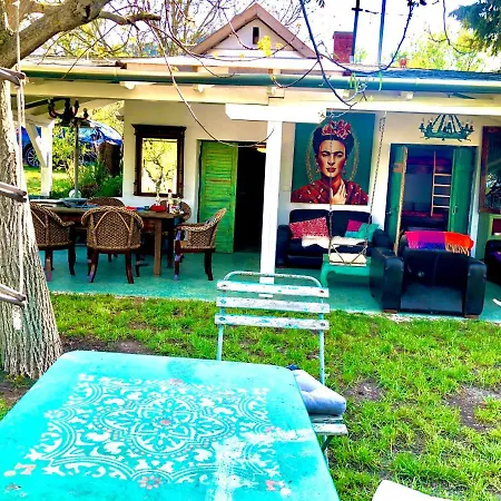 Arty House With Huge Terrace At Lake Balaton בית נופש