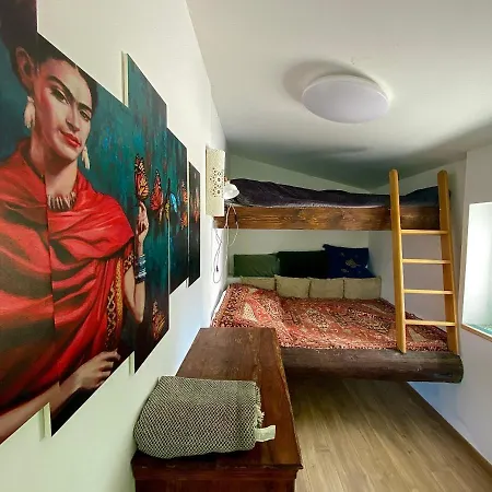 בית נופש Arty House With Huge Terrace At Lake Balaton *