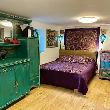 בית נופש Arty House With Huge Terrace At Lake Balaton Kisapati