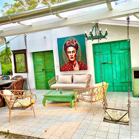 בית נופש Arty House With Huge Terrace At Lake Balaton *