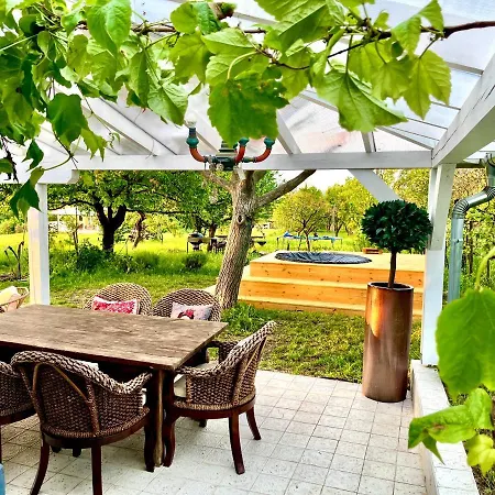 Arty House With Huge Terrace At Lake Balaton בית נופש *