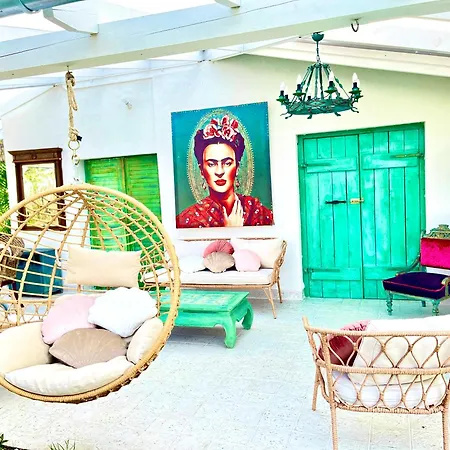 בית נופש Arty House With Huge Terrace At Lake Balaton Kisapati