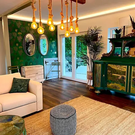 Arty House With Huge Terrace At Lake Balaton בית נופש Kisapati