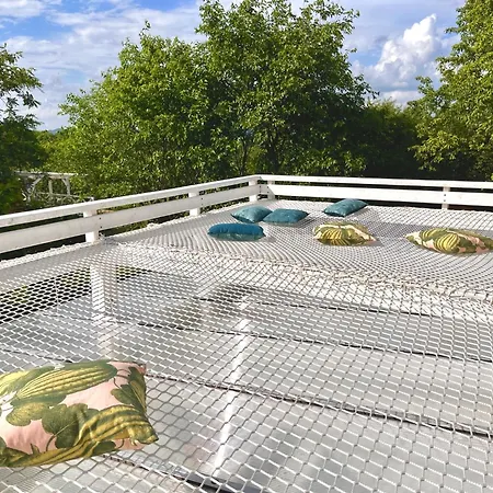 בית נופש Arty House With Huge Terrace At Lake Balaton *