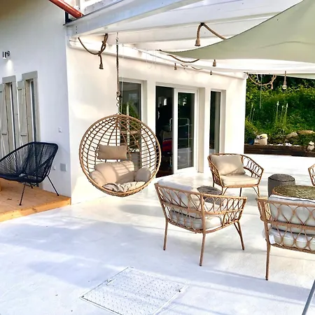 Arty House With Huge Terrace At Lake Balaton בית נופש