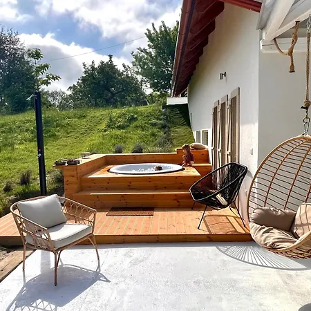 Semesterbostad Arty House With Huge Terrace At Lake Balaton Kisapati